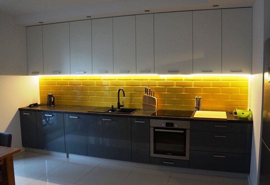 Nowoczesne szafki kuchenne w białym kolorze