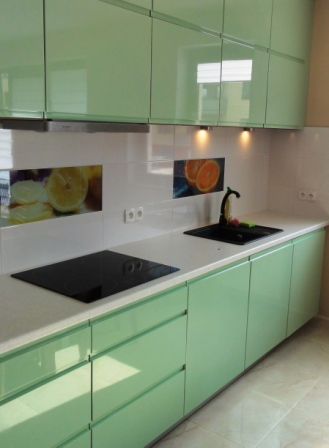 Odważny jasnozielony kolor na meblach