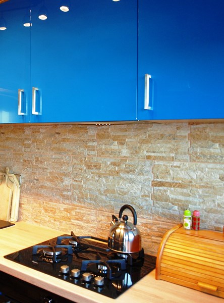 Wbudowana kuchenka gazowa w meble 